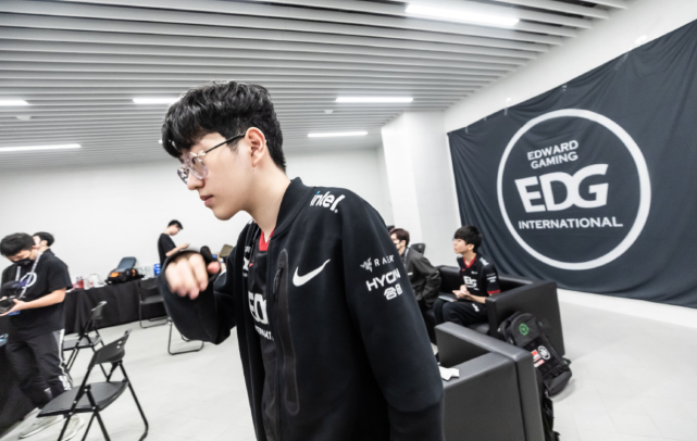 以头名晋级 以头名晋级